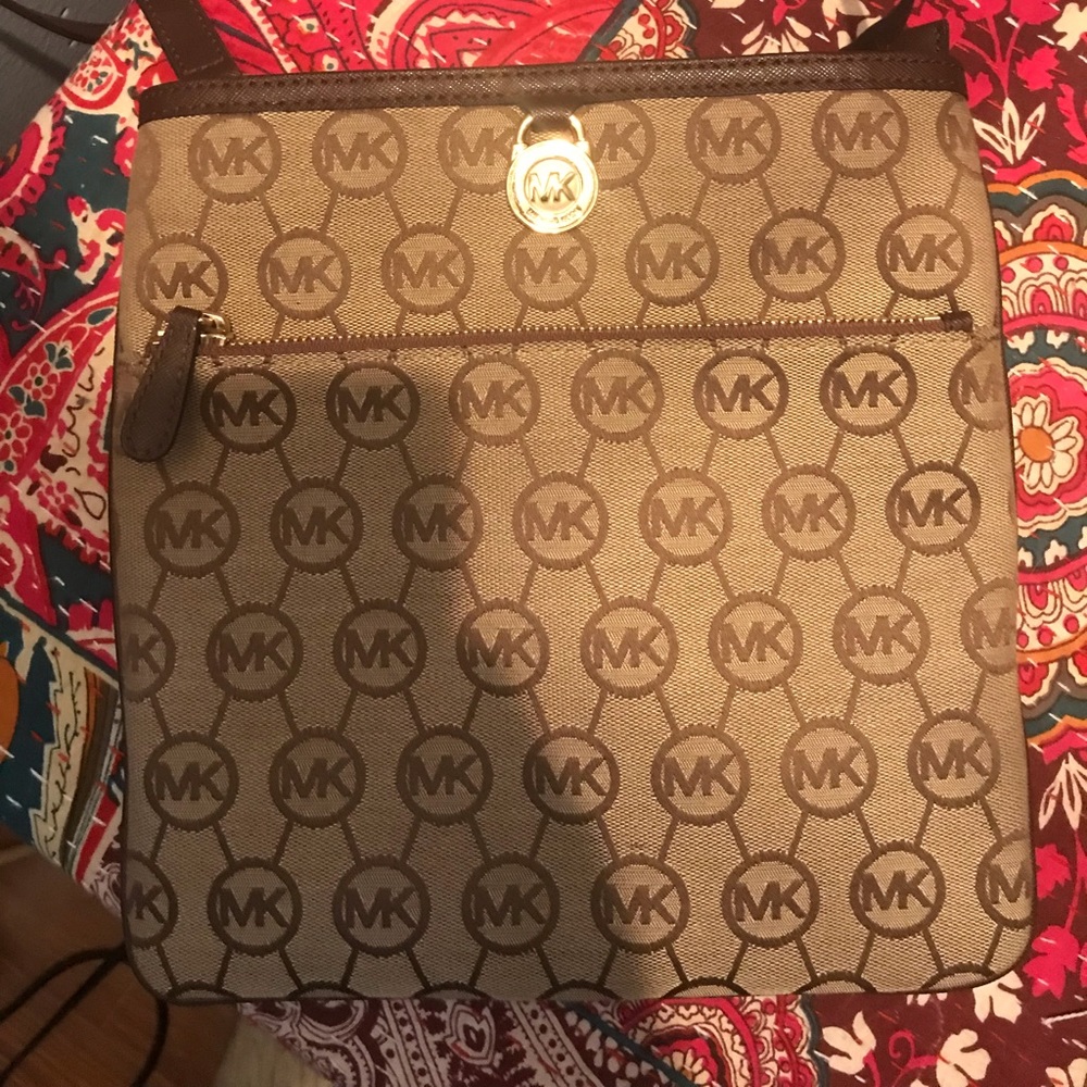 Michael kors messenger bag !